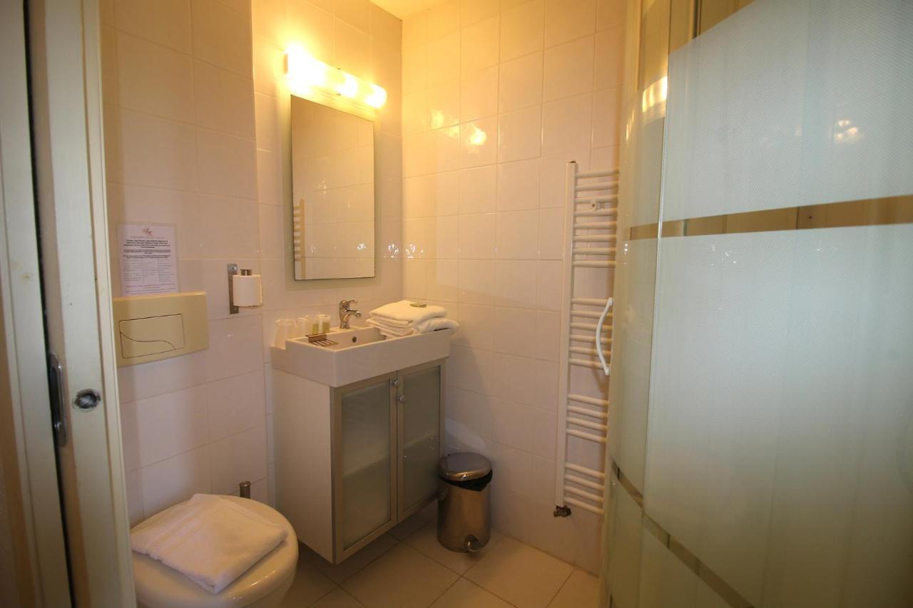 Auberge De La Couronne Lablachere Экстерьер фото