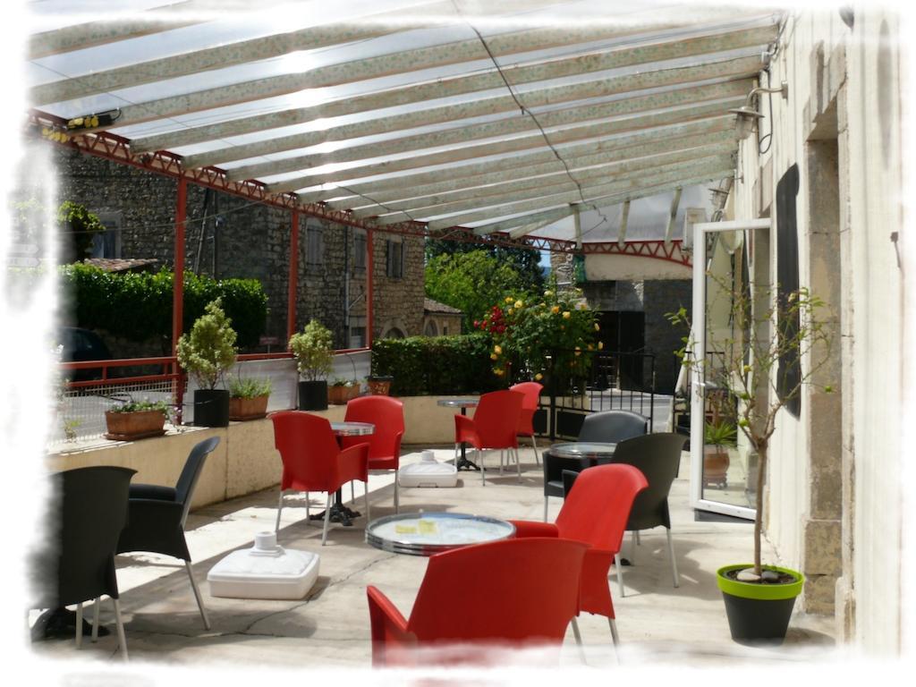 Auberge De La Couronne Lablachere Экстерьер фото
