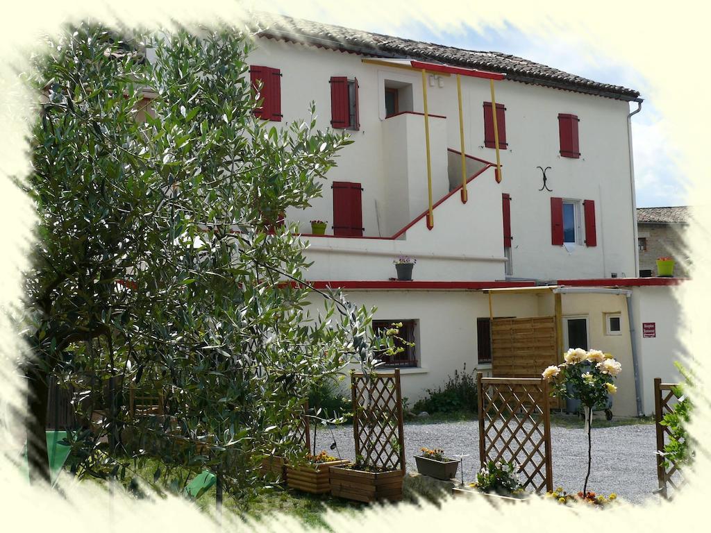 Auberge De La Couronne Lablachere Экстерьер фото